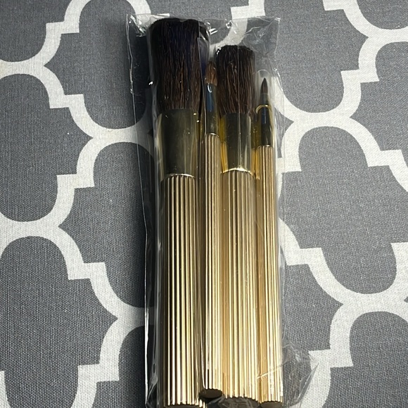 Estée Lauder set of 4 Brushes. New still in plastic. - Picture 10 of 14